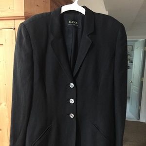 Dana Buckman Linen lined 31 inch coat Pant Suit